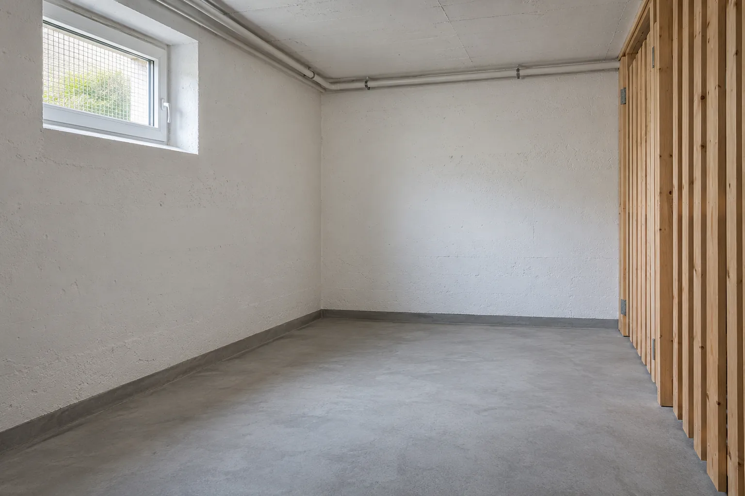 Leerer Kellerraum als KI-Symbolbild – kein Dinslakener Kundenobjekt